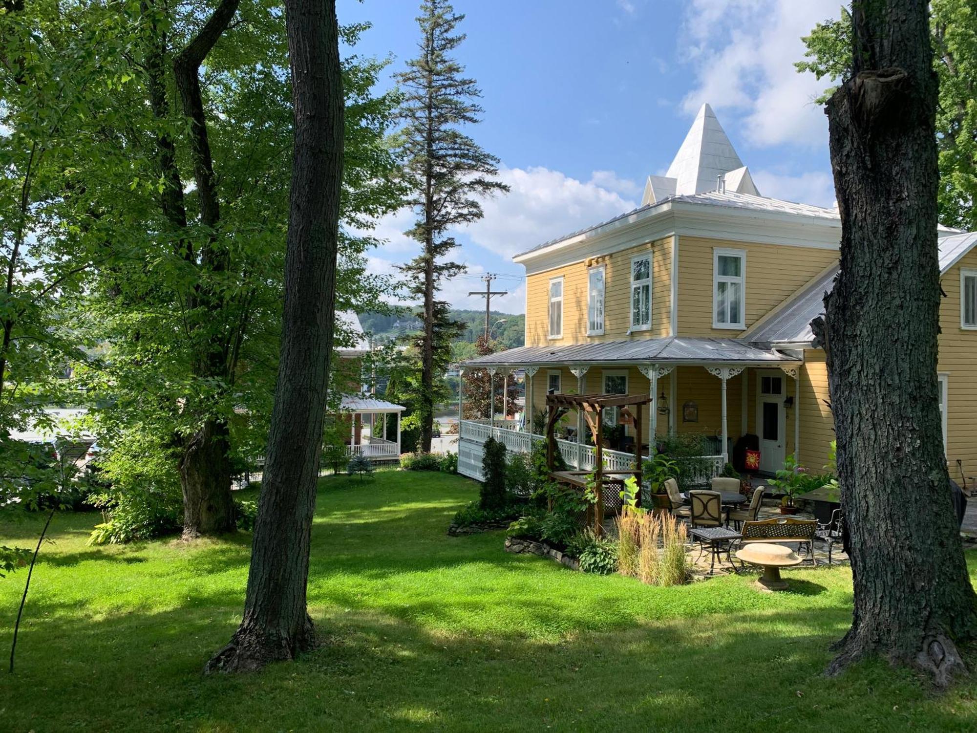 Gite Au Charme Victorien Beauceville Exterior photo