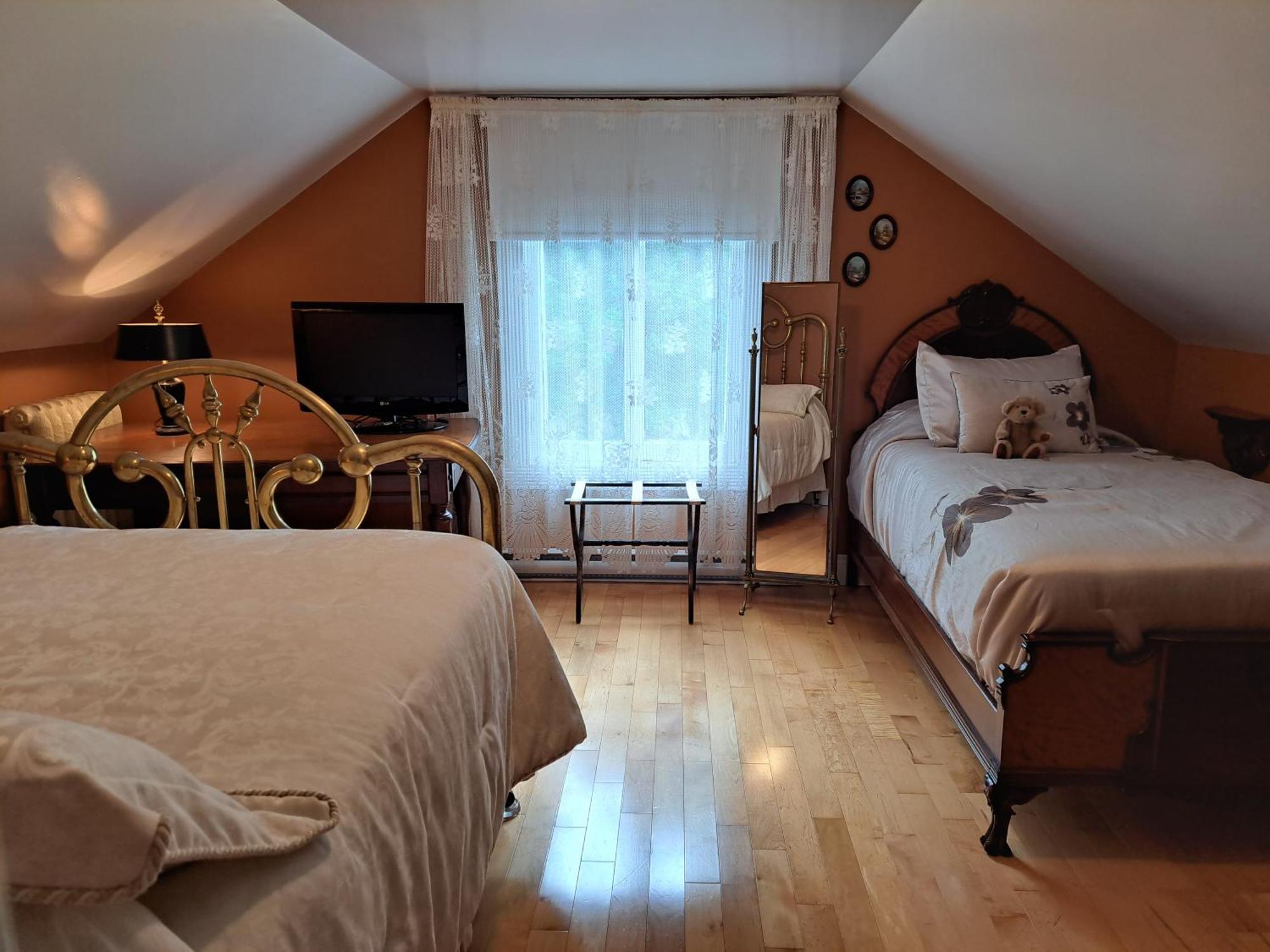 Gite Au Charme Victorien Beauceville Exterior photo